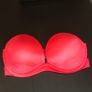 Victoria’s Secret strapless bra
